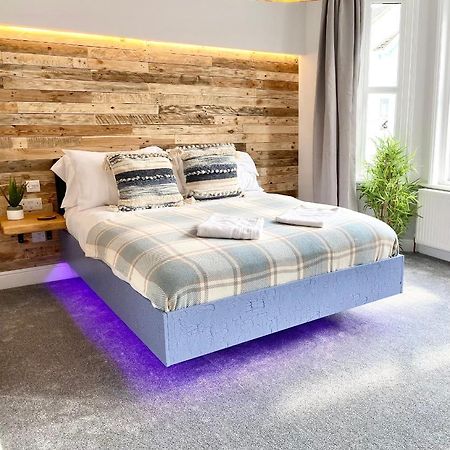 Cloud9 Guest House - By Coastline Retreats - Newly Renovated, Beautiful Ensuite Rooms Near Seafront In Town Centre, Netflix, Superfast Wifi, Communal Kitchen Bournemouth Eksteriør bilde