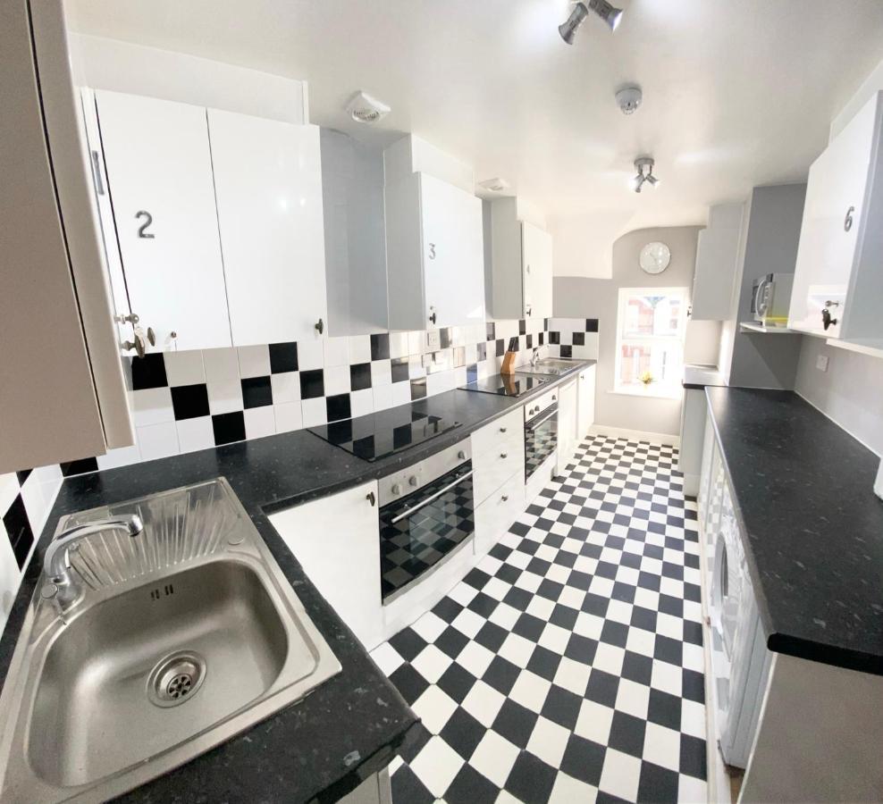 Cloud9 Guest House - By Coastline Retreats - Newly Renovated, Beautiful Ensuite Rooms Near Seafront In Town Centre, Netflix, Superfast Wifi, Communal Kitchen Bournemouth Eksteriør bilde