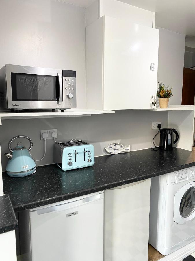 Cloud9 Guest House - By Coastline Retreats - Newly Renovated, Beautiful Ensuite Rooms Near Seafront In Town Centre, Netflix, Superfast Wifi, Communal Kitchen Bournemouth Eksteriør bilde