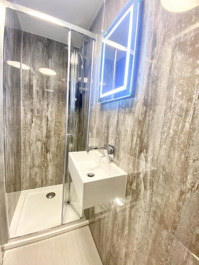 Cloud9 Guest House - By Coastline Retreats - Newly Renovated, Beautiful Ensuite Rooms Near Seafront In Town Centre, Netflix, Superfast Wifi, Communal Kitchen Bournemouth Eksteriør bilde