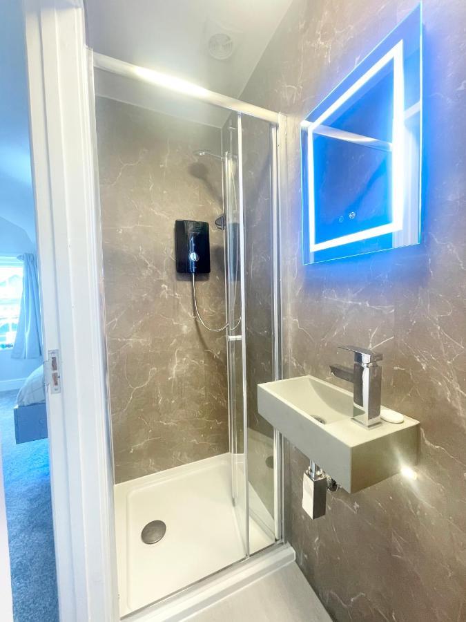 Cloud9 Guest House - By Coastline Retreats - Newly Renovated, Beautiful Ensuite Rooms Near Seafront In Town Centre, Netflix, Superfast Wifi, Communal Kitchen Bournemouth Eksteriør bilde