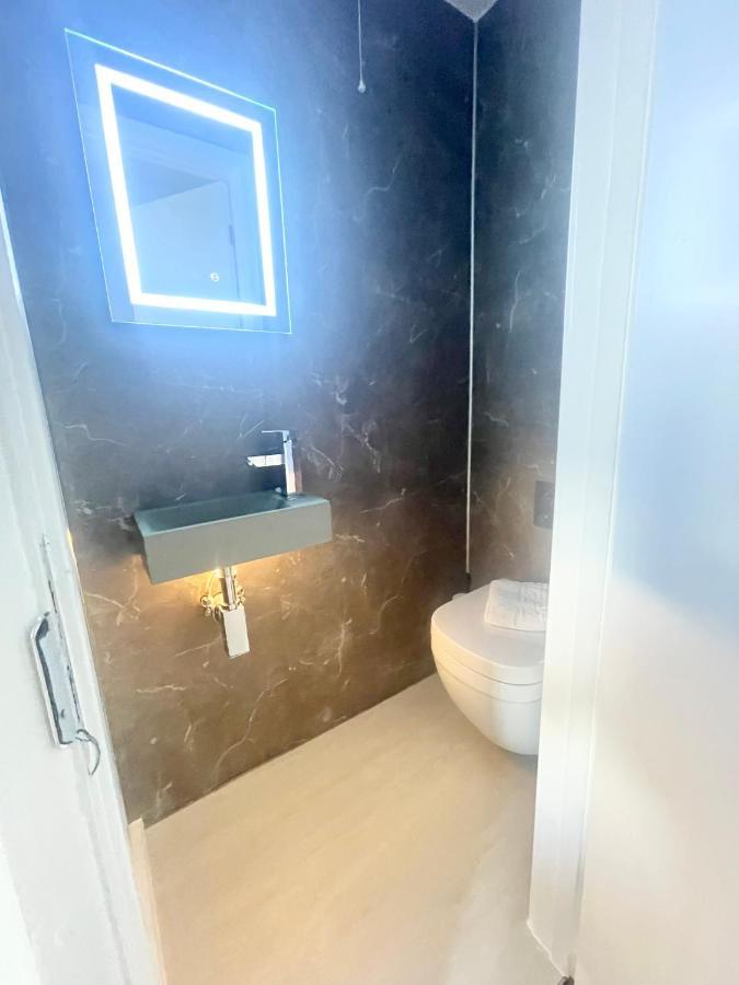 Cloud9 Guest House - By Coastline Retreats - Newly Renovated, Beautiful Ensuite Rooms Near Seafront In Town Centre, Netflix, Superfast Wifi, Communal Kitchen Bournemouth Eksteriør bilde