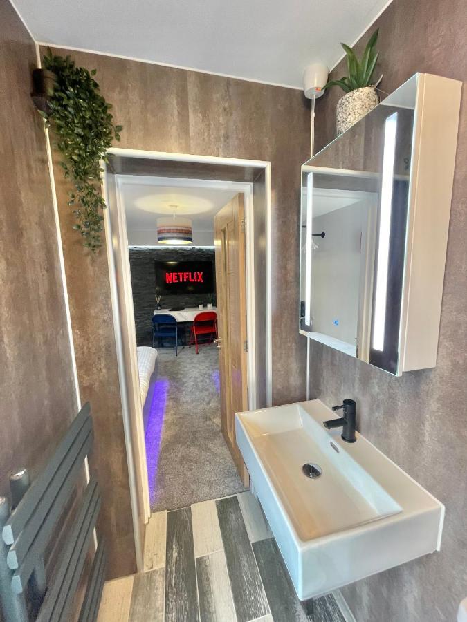 Cloud9 Guest House - By Coastline Retreats - Newly Renovated, Beautiful Ensuite Rooms Near Seafront In Town Centre, Netflix, Superfast Wifi, Communal Kitchen Bournemouth Eksteriør bilde